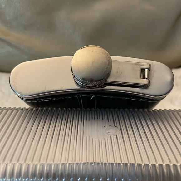 Jack Daniel's Black and Brown Flask. 7oz. - Picture 3 of 5